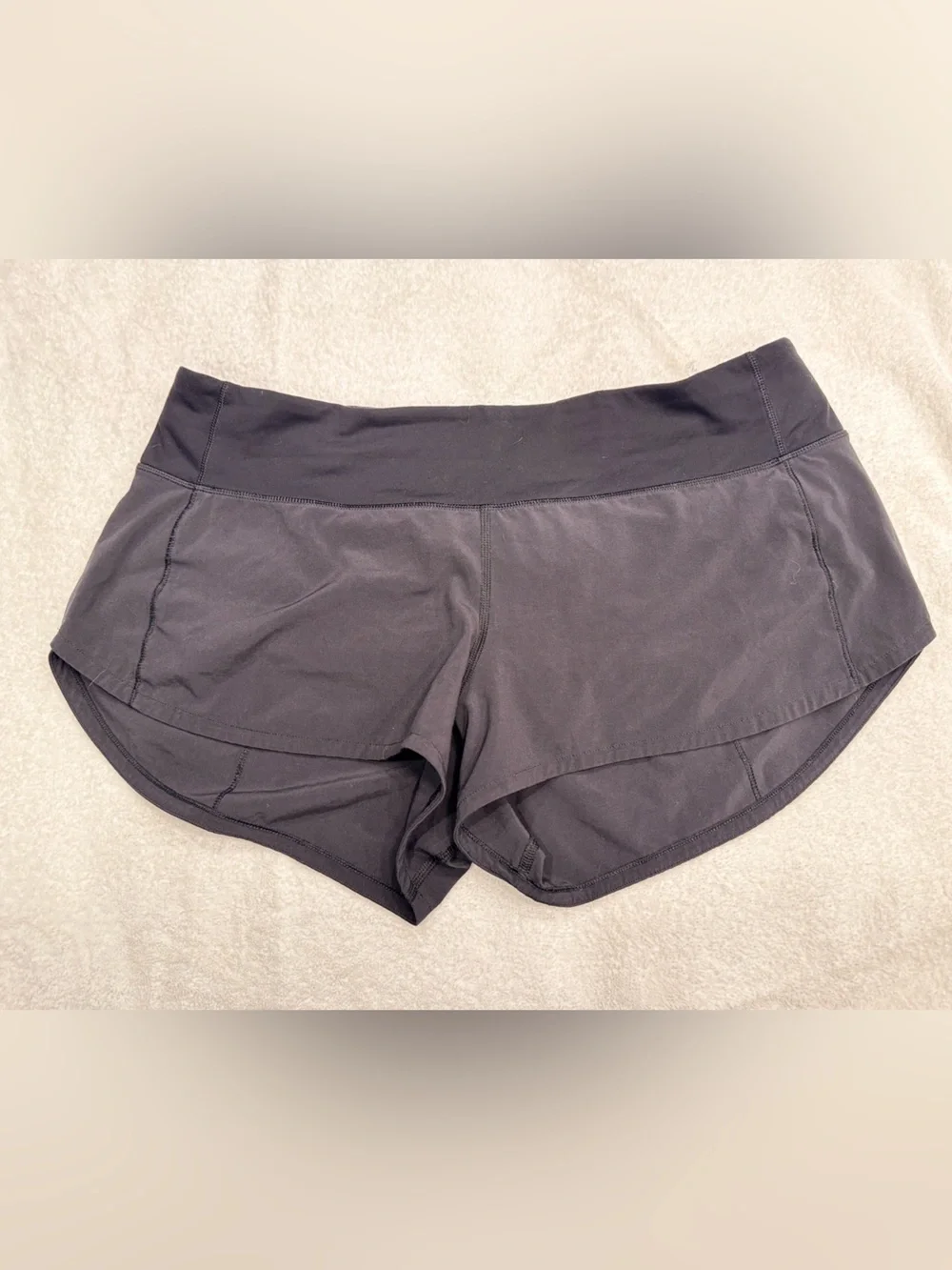 lululemon athletica Black 2.5” Shorts ~ Size 8 - Picture 1 of 7